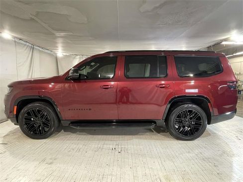 Used 2024 Jeep Wagoneer Series II image 2