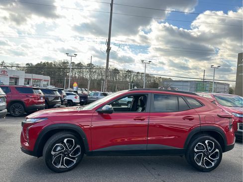 Certified 2026 Chevrolet Trax RS w/ Driver Confidence Package image 6