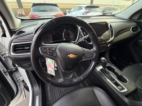 Used 2018 Chevrolet Equinox Premier FWD image 12