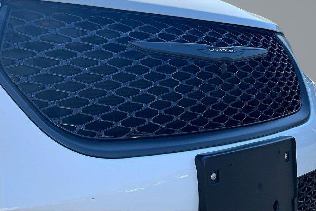 Used 2025 Chrysler Pacifica Limited FWD image 34