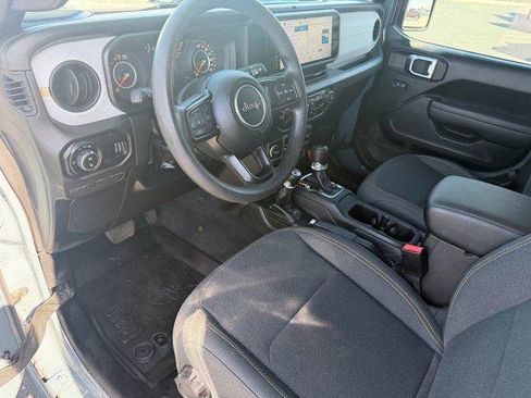 Used 2025 Jeep Gladiator Sport AWD/4WD image 14