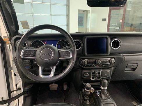 Used 2022 Jeep Wrangler Unlimited Sahara w/ Cold Weather Group AWD/4WD image 8
