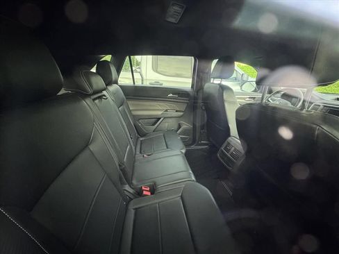 Used 2022 Volkswagen Atlas Cross Sport SE FWD image 4