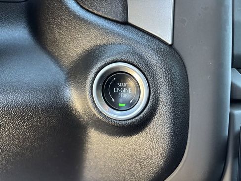 Used 2024 GMC Sierra 2500 Pro w/ Convenience Package image 17