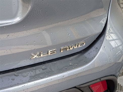 Used 2023 Toyota Highlander XLE AWD/4WD image 5