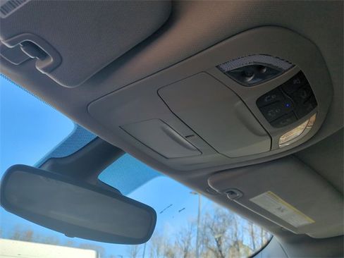 Used 2023 Chrysler Pacifica Touring-L image 34