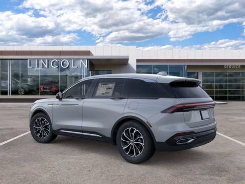 Used 2026 Lincoln Nautilus Premier AWD/4WD image 4