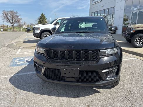 Used 2025 Jeep Grand Cherokee Altitude image 6