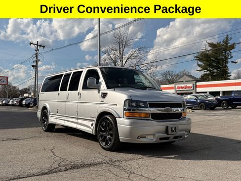 Used 2023 Chevrolet Express 2500 Extended RWD image 4