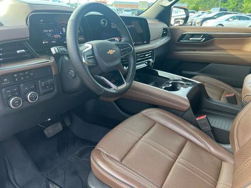 Used 2025 Chevrolet Tahoe High Country AWD/4WD image 9
