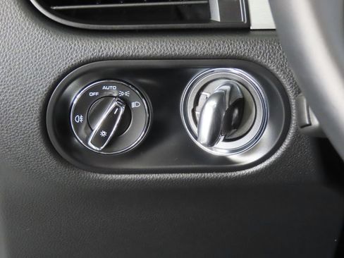 Certified 2026 Porsche Macan AWD/4WD image 23