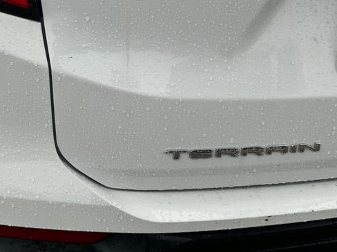 Used 2024 GMC Terrain SLE image 15