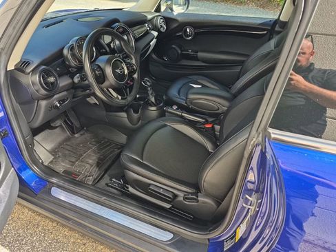 Used 2019 MINI Cooper 2-Door Hardtop w/ Signature Upholstery Package image 11