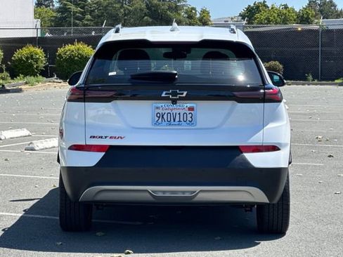 Used 2023 Chevrolet Bolt EUV LT w/ Comfort Package FWD image 5