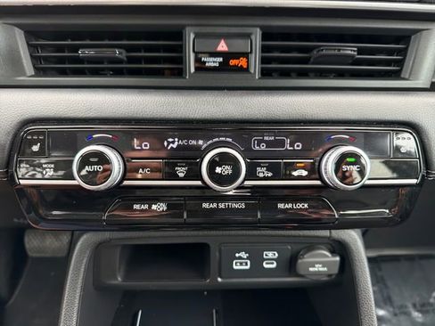 Used 2023 Honda Pilot Touring image 14