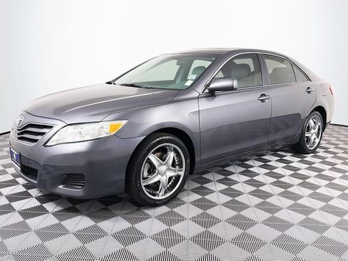 Used 2011 Toyota Camry LE w/ LE Extra-Value Pkg FWD image 5
