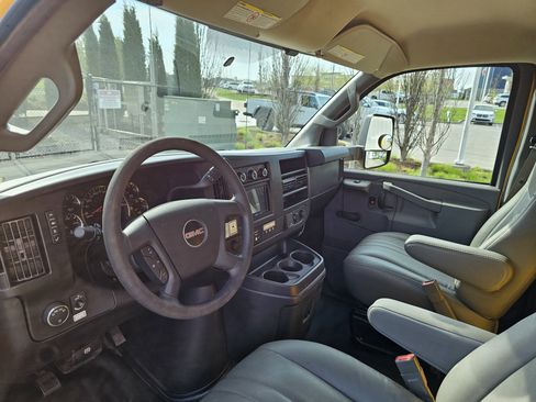 Used 2018 GMC Savana 3500 Extended w/ Driver Convenience Package RWD image 13
