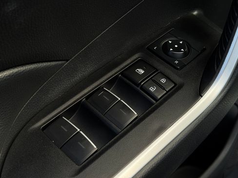 Used 2025 Toyota RAV4 XLE AWD/4WD image 13