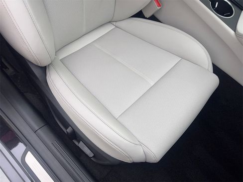 Used 2025 Genesis G70 2.5T image 46