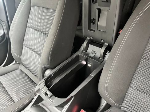 Used 2023 GMC Terrain SLE FWD image 30