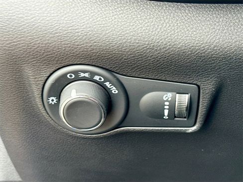 Used 2024 Jeep Compass Sport image 10