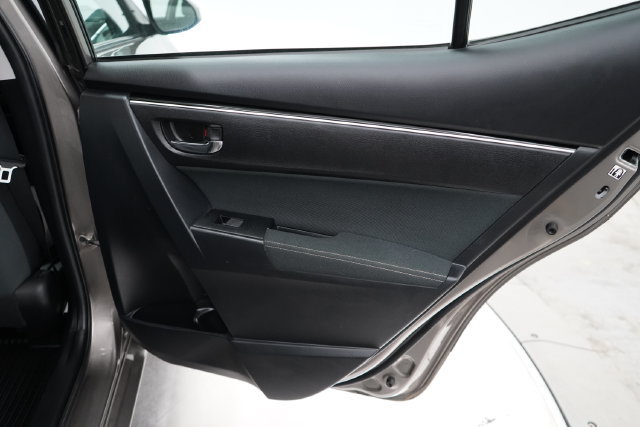 Used 2018 Toyota Corolla LE FWD image 36