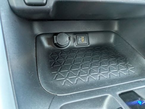 Used 2025 Toyota RAV4 XLE AWD/4WD image 21