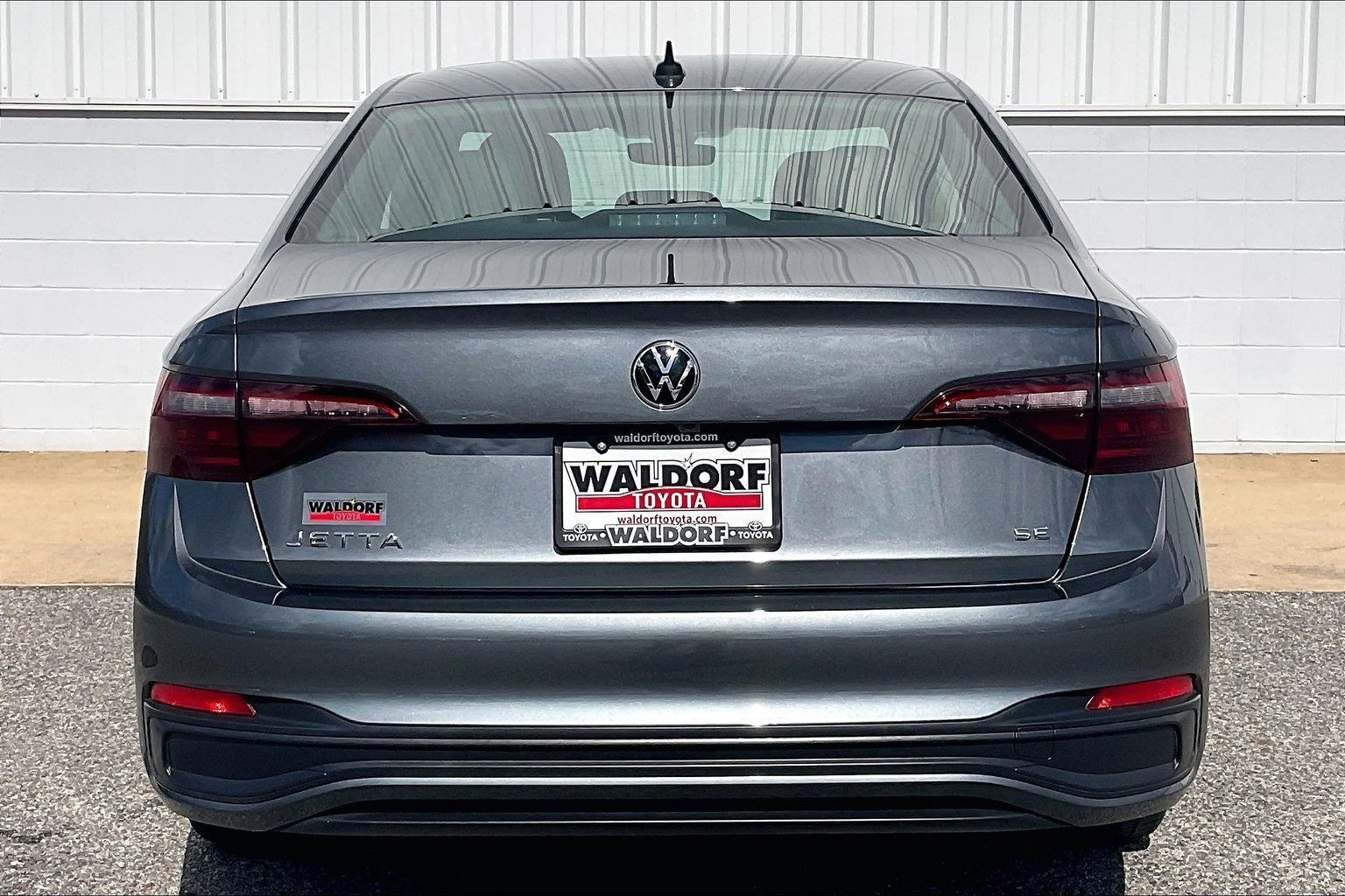 Used 2024 Volkswagen Jetta SE FWD image 5