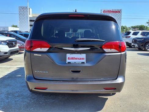 Used 2023 Chrysler Voyager LX FWD image 24