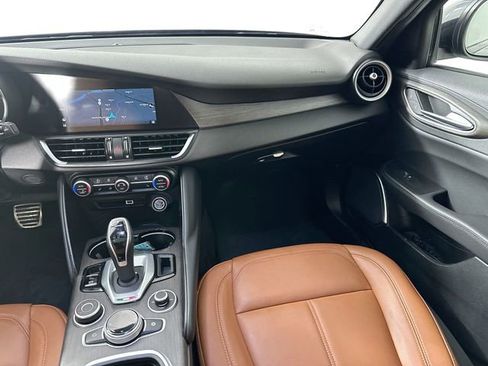 Used 2022 Alfa Romeo Giulia Ti AWD/4WD image 27