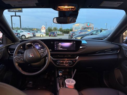 Used 2025 Buick Envista Sport Touring image 28