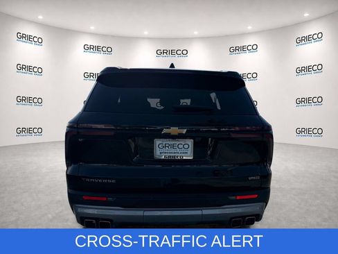 Used 2025 Chevrolet Traverse LT FWD image 6
