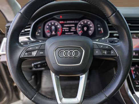 Used 2019 Audi Q8 Prestige w/ Luxury Package AWD/4WD image 12