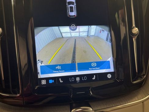 Used 2023 Volvo XC60 B5 Plus image 40