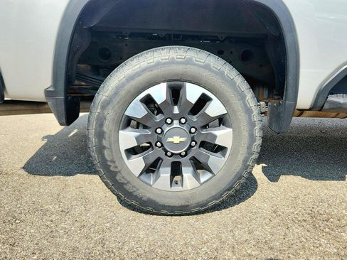 Used 2021 Chevrolet Silverado 2500 Custom w/ Custom Value Package AWD/4WD image 9