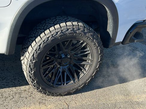 Used 2022 Chevrolet Silverado 1500 ZR2 w/ Technology Package image 12