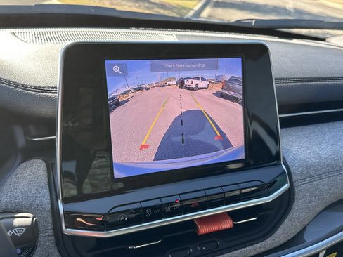 Used 2025 Jeep Compass Latitude image 28