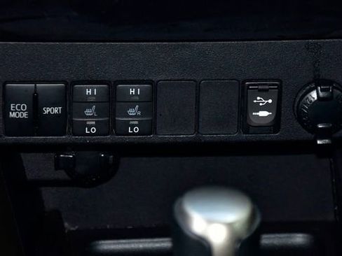 Used 2015 Toyota RAV4 Limited AWD/4WD image 22