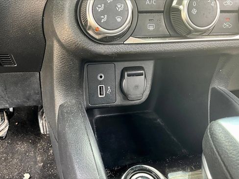 Used 2021 Nissan Versa SV image 30