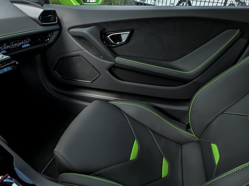 Used 2021 Lamborghini Huracan EVO RWD image 41