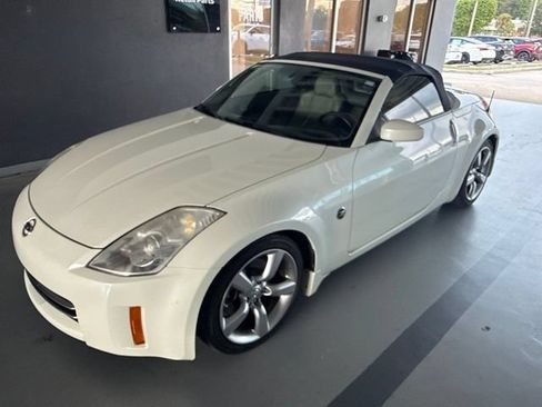 Used 2006 Nissan 350Z Touring RWD image 1