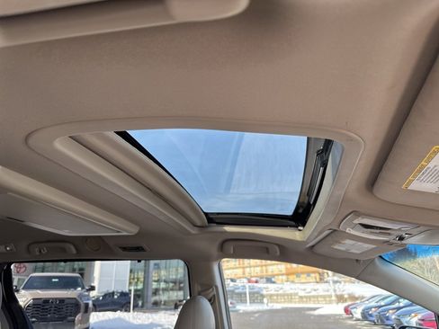 Used 2016 Toyota Sienna XLE Premium image 8