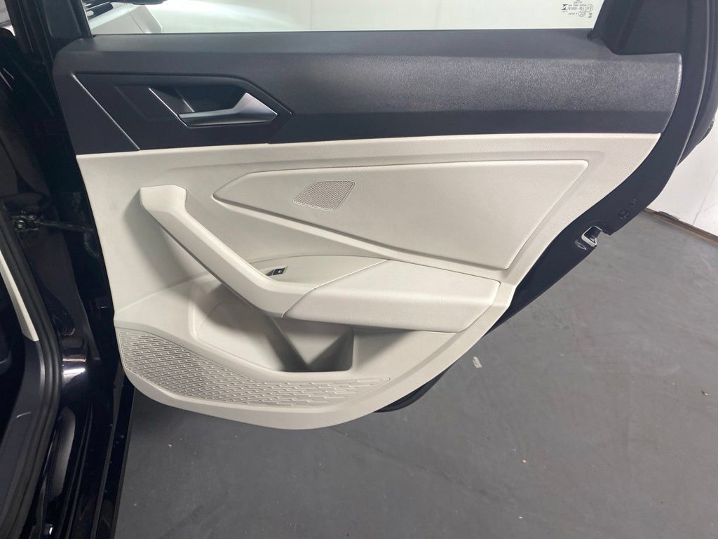Used 2024 Volkswagen Jetta SE FWD image 28