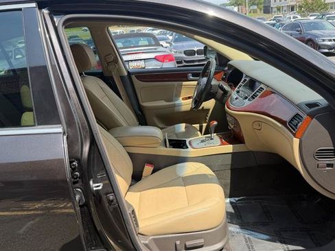 Used 2014 Hyundai Genesis 3.8 RWD image 5