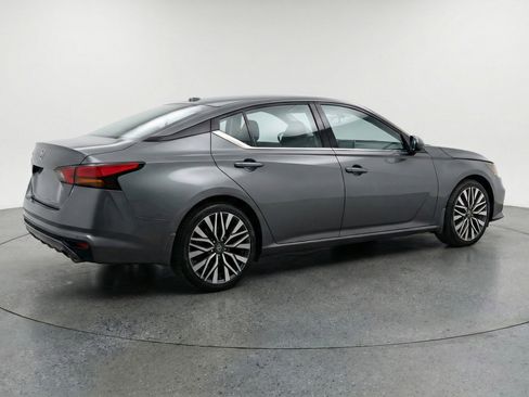 Used 2025 Nissan Altima 2.5 SV image 9