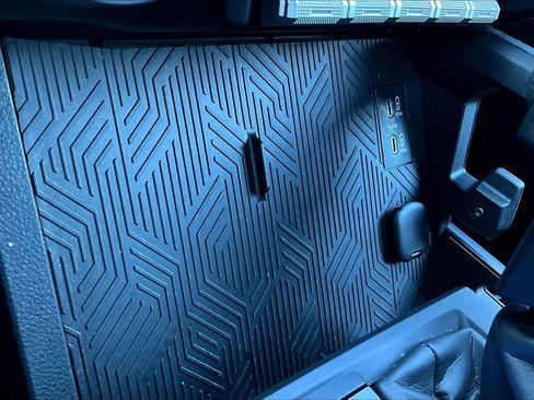 Used 2024 Toyota Tacoma TRD Off-Road image 32