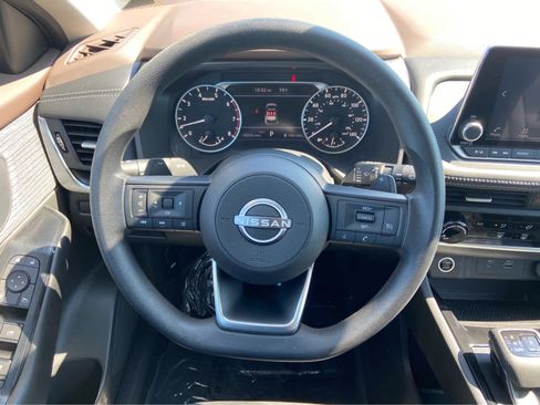 Used 2023 Nissan Rogue S AWD/4WD image 18