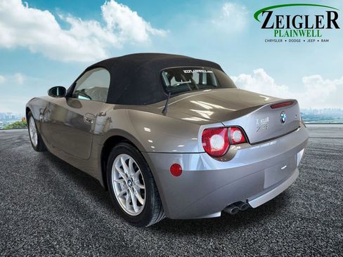 Used 2005 BMW Z4 2.5i RWD image 3