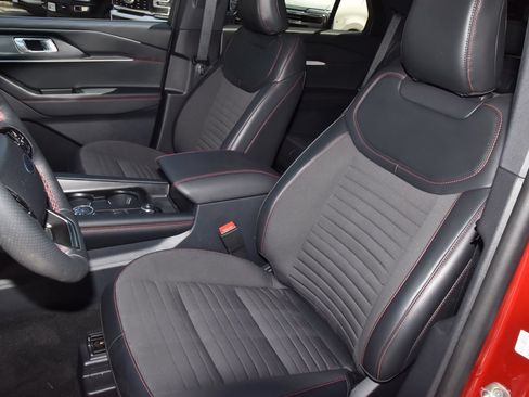 Certified 2025 Ford Explorer ST-Line RWD image 32