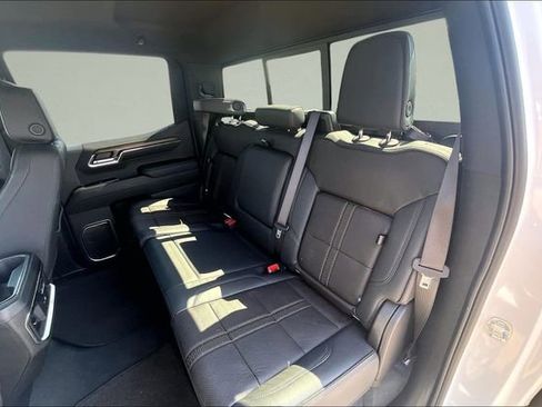Used 2024 Chevrolet Silverado 1500 High Country w/ Technology Package AWD/4WD image 25